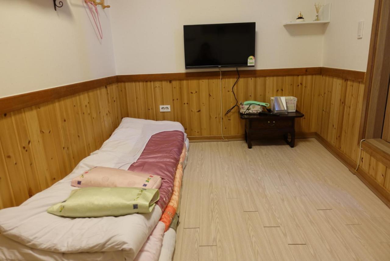 Pongdang Guesthouse จอนจู ภายนอก รูปภาพ