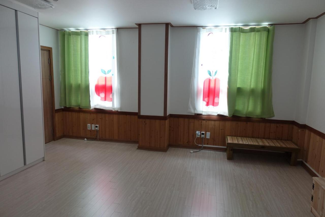 Pongdang Guesthouse จอนจู ภายนอก รูปภาพ